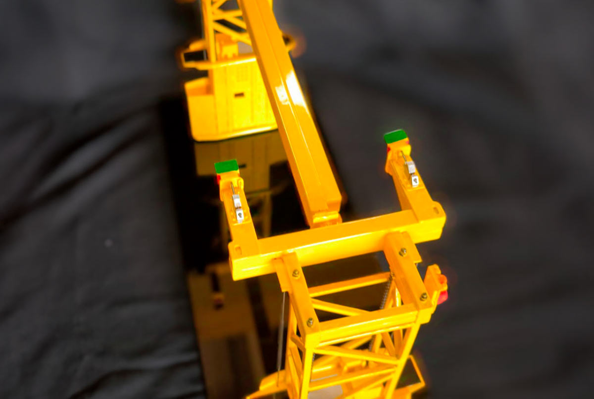 Maqueta de grua pórtico 4