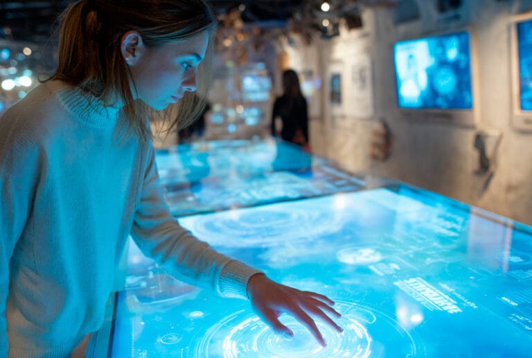Interactive virtual model on screen