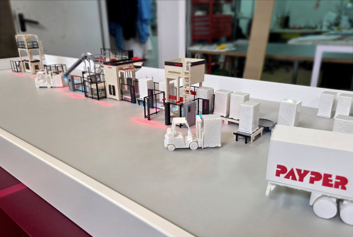 Maqueta industrial con iluminación interactiva